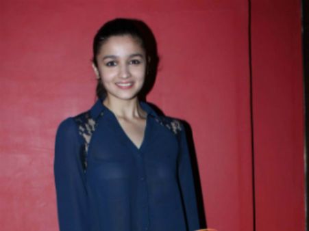 आयशा या आलिया : पब्लिसिटी के लिए पारदर्शिता!