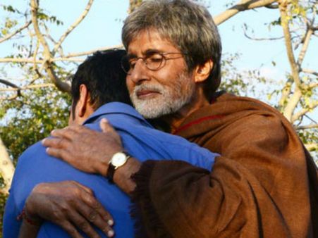 'सत्याग्रह' की तस्वीरें अमिताभ ने आउट की