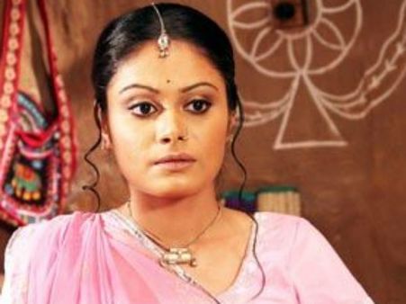 जानिए कैसी है आप की नयी आनंदी?