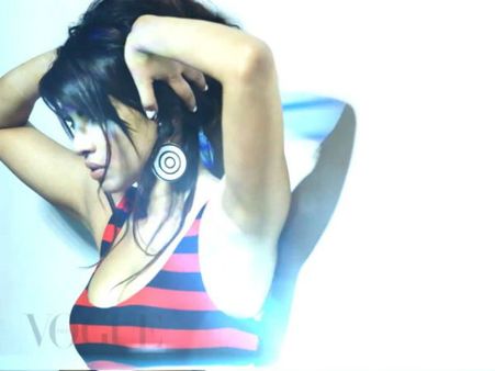 पैसे के लिए बनीं प्रियंका आइटम गर्ल!