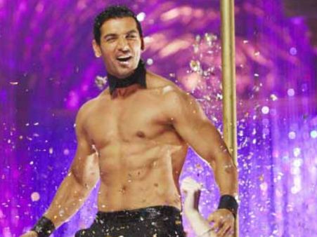 हंसने-रोने के बाद जॉन को फिर चढ़ा एक्शन का भूत