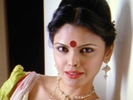 कामुक शर्लिन को शरीफ लड़के की तलाश