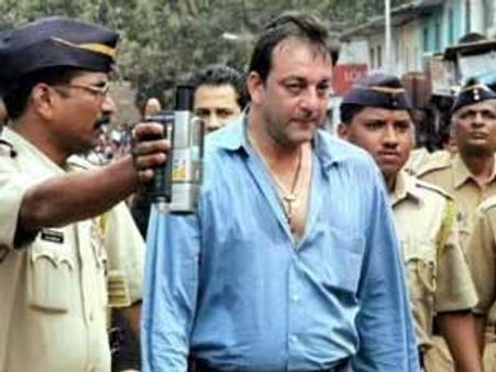 पीके और पुलिसगिरी करके जेल जाएंगे संजय दत्त