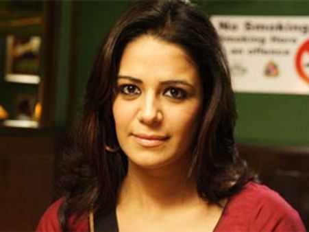 इंटरनेट पर वायरल हुआ मोना सिंह का MMS!