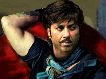 'आज फिल्में 100 करोड़ का धंधा बन गयी है'
