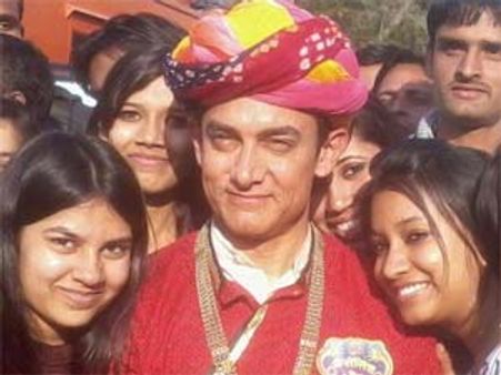 Exclusive- जानिये पीके को परफैक्ट बनाने के लिए क्या कर रहे हैं आमिर