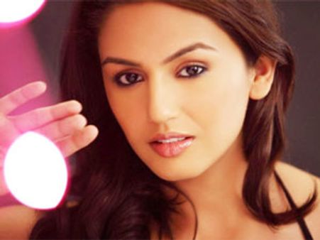 अनुराग संग अपने रिश्ते को लेकर परेशान नहीं हैं हुमा