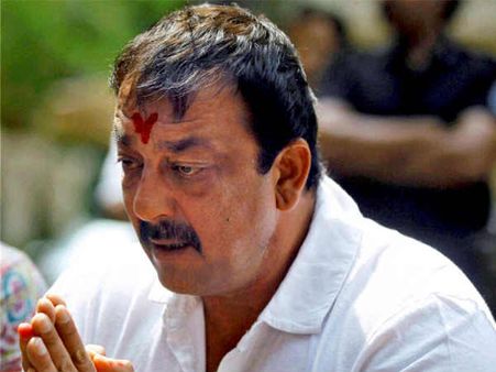 सजा से बचने के लिए दरगाह पर मन्‍नत मांगने पहुंचे संजय दत्‍त