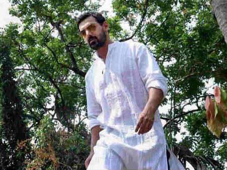 बॉलीवुड में होना गर्व की बात है: जॉन अब्राहम