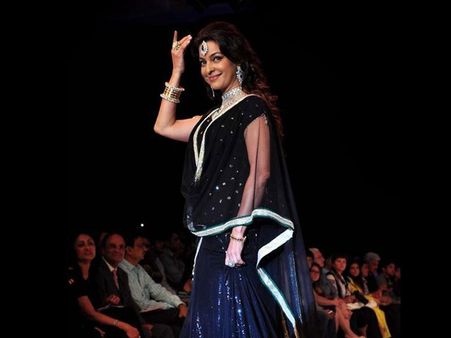 गहने और कपड़े पहन राजकुमारी जैसा फील करती हैं जूही