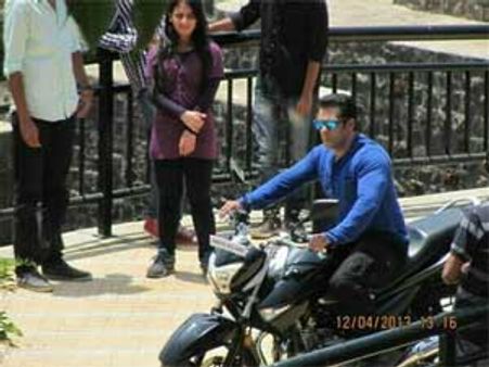 जब फट गयी मेंटल सलमान की पैंट!