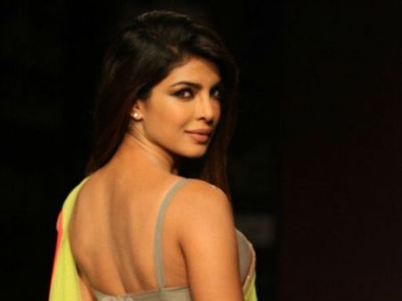 देवी के अवतार में प्रियंका चोपड़ा