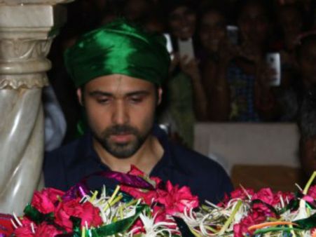 इमरान के घर लड़की का हंगामा, कहा पति है हाशमी