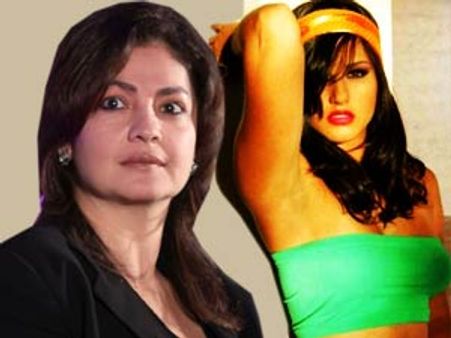 पूजा के फेवर में ट्विटर फैन्स