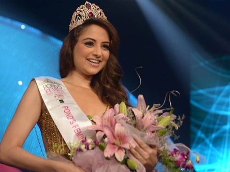 लखनऊ की तहजीब और नज़ाकत में ही बात करते हैं: जोया अफरोज़