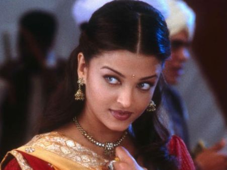 कांस के रेड कार्पेट पर 12वीं बार ऐश्वर्या राय