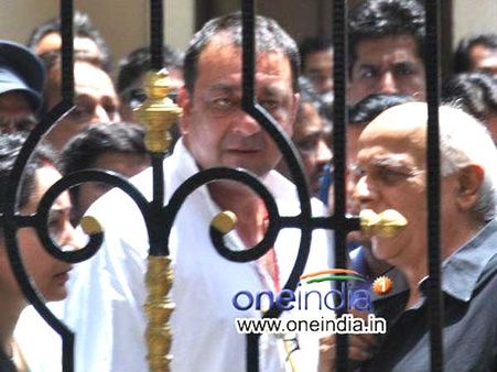 'प्लीज, संजू को बक्श दो मीडियावालों'