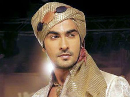 अश्लील नहीं दिखना चाहते मल्खान