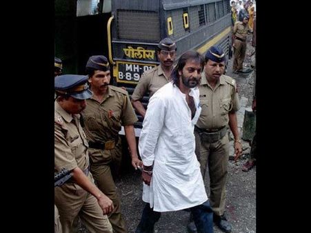 संजू बाबा को चाहिए हार्ड वर्क, जेल करा रहा है साफ्ट वर्क