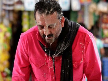 डायरेक्टर ने बोला ..संजू तो महान कलाकार है..