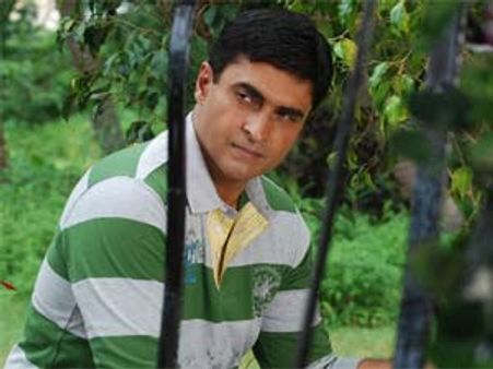 नूतन को दर्द सहते नहीं देख सकते मोहनीश बहल!