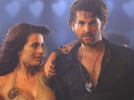 अपने ही बोल्ड सींस से घबरायी अमीषा पटेल