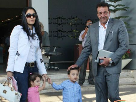 'पुलिसगिरी' देखकर बिलख-बिलख कर रो पड़ी मान्यता