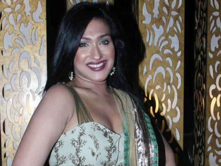 रितुपर्णा सेन गुप्ता को टोरेंटो हवाईअड्डे पर रोका गया