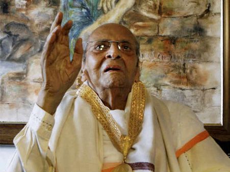 प्राण के अंतिम संस्कार में पहुंचे अमिताभ लेकिन दिग्गजों की कमी