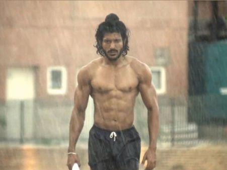 यूएस में भी भाग रही है.. भाग मिल्खा भाग..