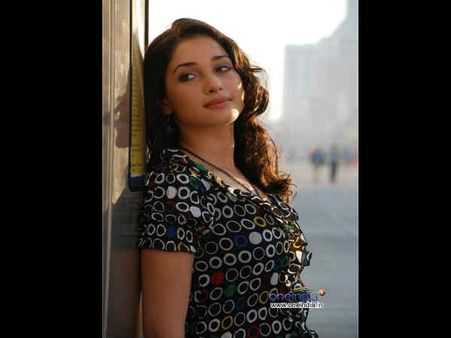 संजय की फिल्‍म में हॉट तमन्‍ना की जगह सेक्‍सी श्रुति हसन