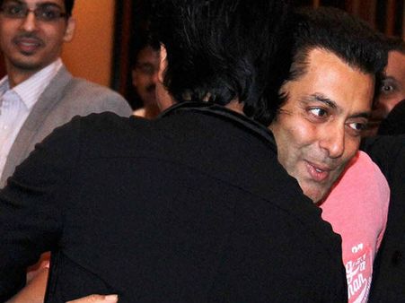 बाबा सिद्दिकी ने बना दी शाहरुख सलमान की जोड़ी!