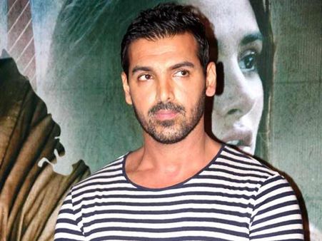 जॉन अब्राहम दो तरह की पहचान के साथ जी रहे हैं!