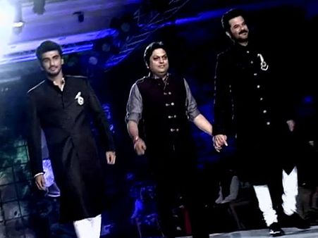 सोनम कपूर के ना आने का फायदा उठाया अनिल, अर्जुन ने