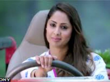 सिर्फ प्रेम कहानी नहीं हैं '.जी ले जरा' : ईरानी