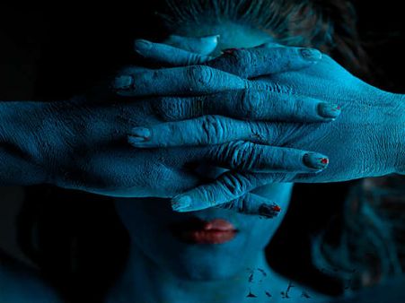 तस्‍वीरें- बॉडी पेंट के लिये न्‍यूड हुईं वीना मलिक