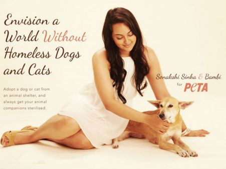 सोनाक्षी मम्मी पापा के साथ जाती हैं लेट नाइट पार्टीज में!