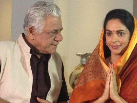 जयपुर होटल में मल्लिका के साथ अश्लील हरकत