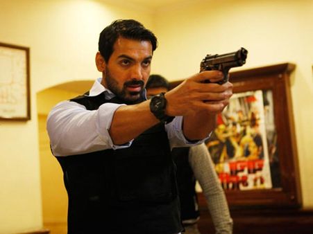 जॉन ने कहा चेन्नई से 'मद्रास कैफे को सपोर्ट करें!'