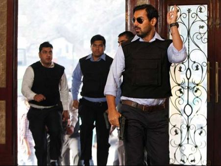 मद्रास कैफे को देखकर प्रभावित हुए राजनीतिज्ञ!