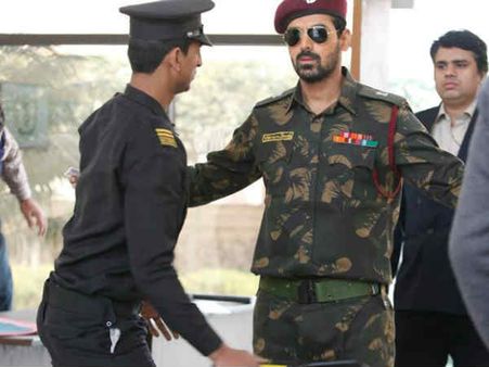 आम फिल्‍मों से अलग है मद्रास कैफे: ट्विटर रिव्‍यू