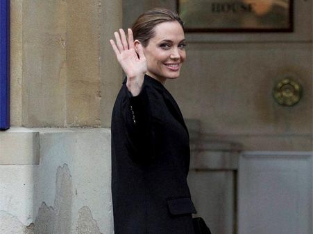 एंजलीना जोली के पास एक हजार से ज्‍यादा चाकू-छुरी