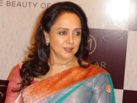 मुंबई गैंगरेप पर बोलीं ड्रीमगर्ल, इज्जत प्यारी तो अकेले ना निकलो...