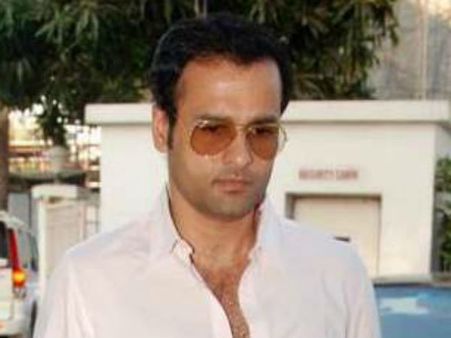 लवस्टोरी का निर्देशन करना चाहते हैं रोहित रॉय