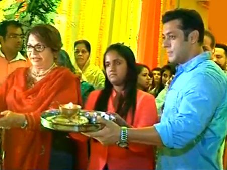 सलमान के घर गणपति पूजा पर पहुंची कैटरीना!