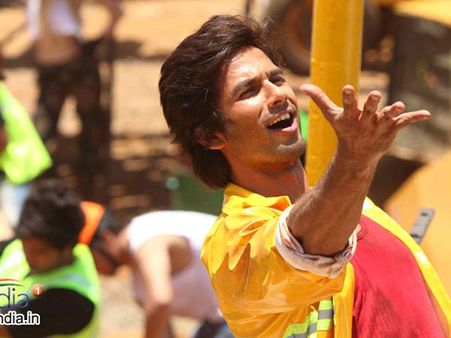 'फटा पोस्टर निकला हीरो': शाहिद-संतोषी ने पढ़े एक-दूजे के कसीदे