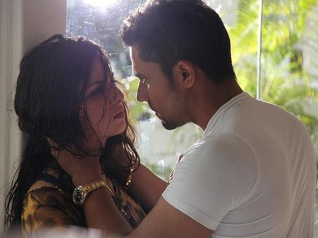 जॉन डे जरुर देखें, लेकिन मजे के लिए नहीं- दर्शकों का रिव्यू