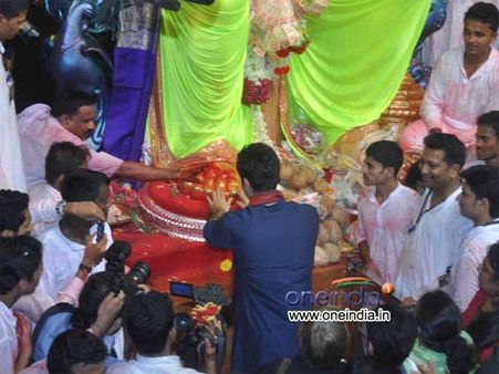 रणबीर के घर छुप छुप कर गणपति विसर्जन पर पहुंची कैट!