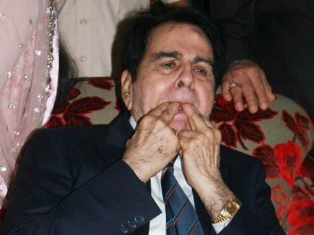 दिलीप कुमार अब भी आईसीयू में, हालत स्थिर