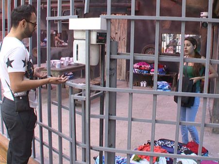 बिग बॉस का दूसरा दिन- पानी और गैस के लिए जहन्नुम वालों ने की मेहनत!
